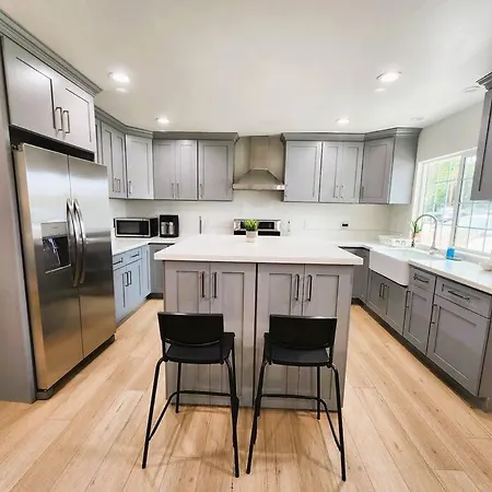 Holiday home Newly Remodeled 2bed 2bath Near Disneyland/ Beach