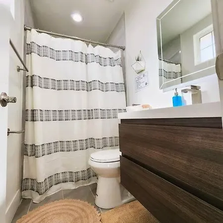 Newly Remodeled 2bed 2bath Near Disneyland/ Beach Holiday home *