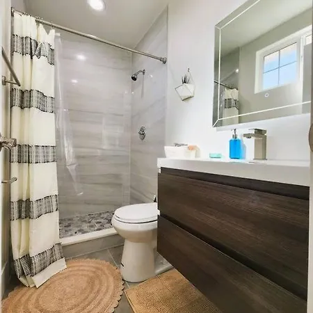 Newly Remodeled 2bed 2bath Near Disneyland/ Beach Garden Grove