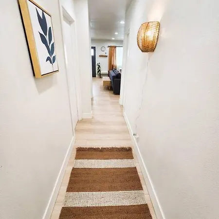 Newly Remodeled 2bed 2bath Near Disneyland/ Beach Holiday home *