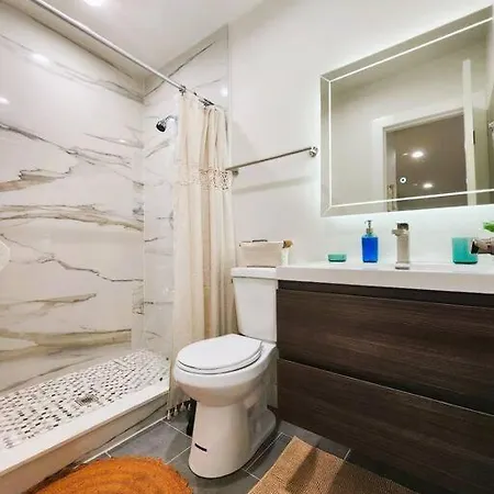 Holiday home Newly Remodeled 2bed 2bath Near Disneyland/ Beach Garden Grove